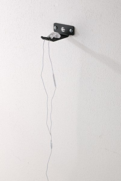 Headphone wall holder